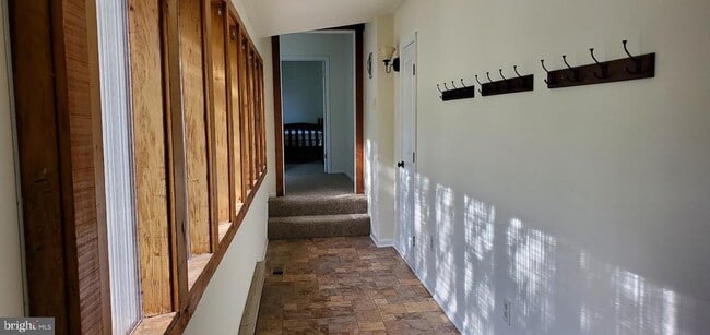 Building Photo - 6721 Springhouse Ln