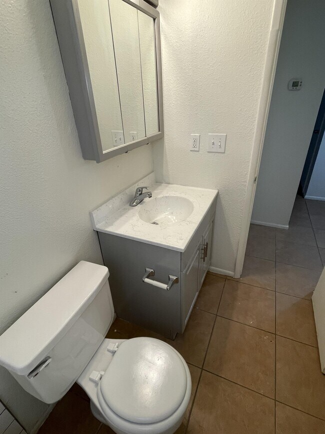 Foto del edificio - 1520 W 5th St