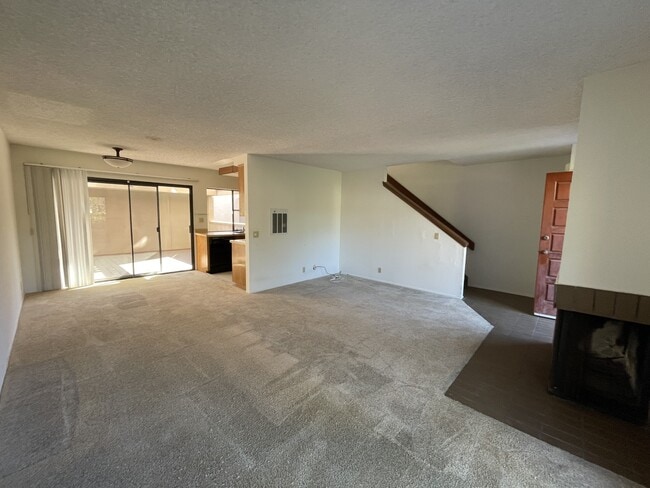 Building Photo - 8722 Villa La Jolla Dr