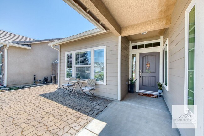 Building Photo - Great Clovis home with Multi-Generational ...
