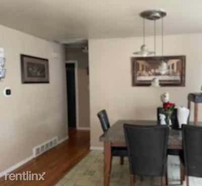 Foto del edificio - 5 br, 2 bath House - 8651 Quigley St