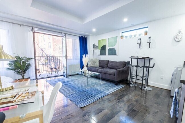 Building Photo - 809-5b Luxury Studio with a Private Balcony