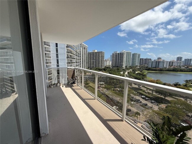 Building Photo - 3701 N Country Club Dr