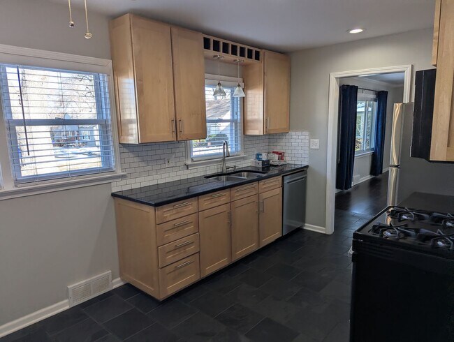 Foto del edificio - Remodeled 2 Bedroom 1.5 Bath - Overland Park