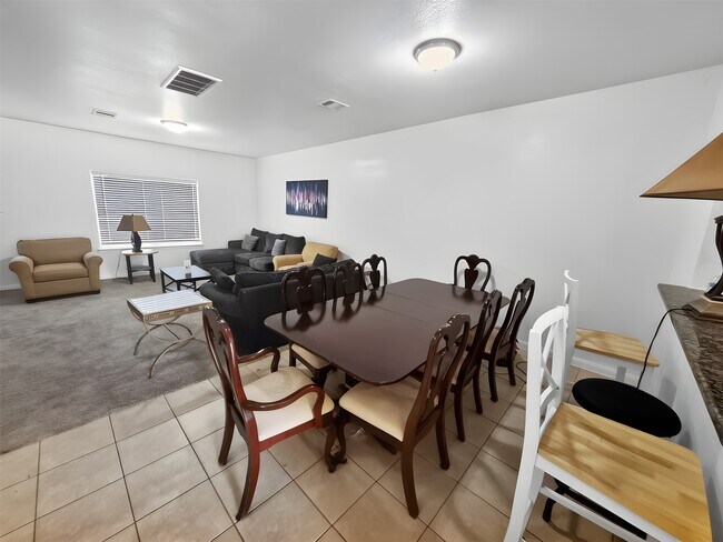 Foto del edificio - 5127 Oak Briar Ln