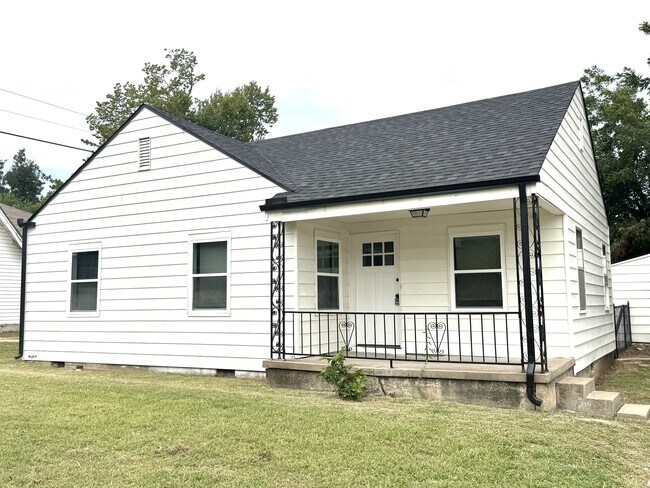Building Photo - 1701 NE 18th St