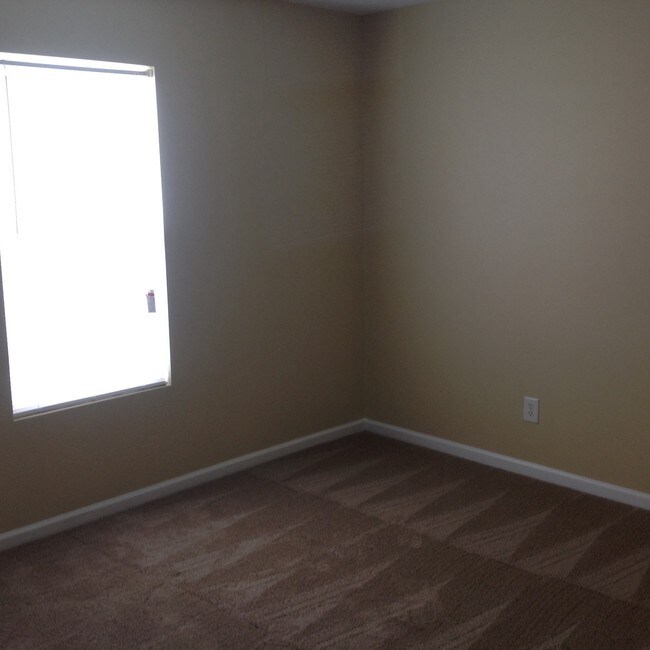 Building Photo - 4150 Bathurst Dr
