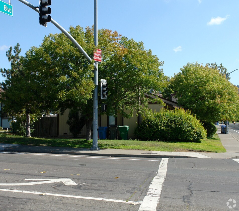 Building Photo - 6601-6603 Montecito Blvd