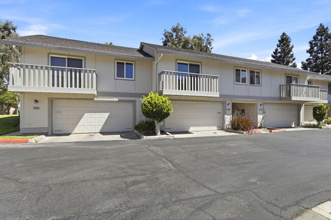 Building Photo - Northpoint Townhome