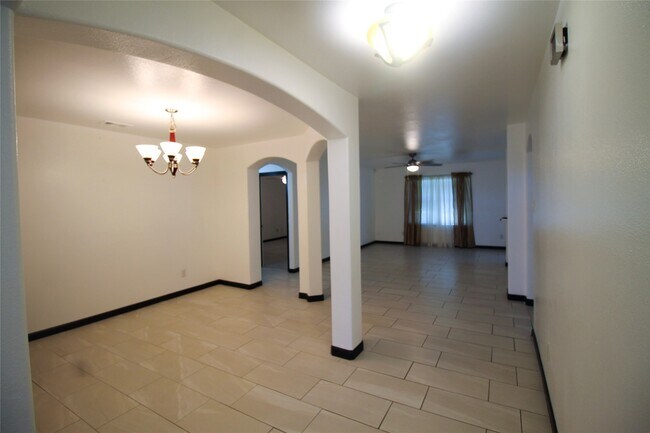 Foto del edificio - 3827 Dogwood Tr