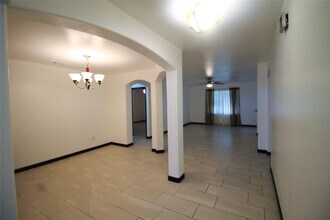 Building Photo - 3827 Dogwood Tr