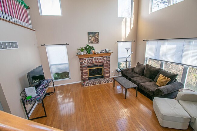 Building Photo - 614 Cascade Lake Dr