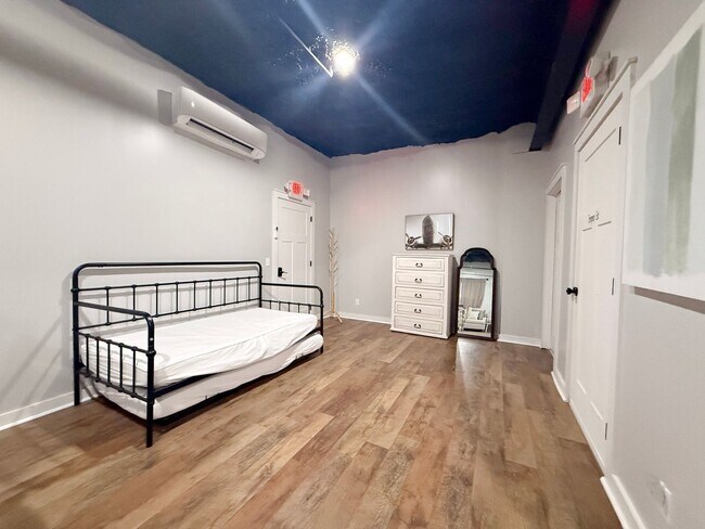 Foto del edificio - 209 S Church St