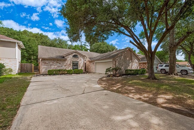 Building Photo - 2339 Loyanne Dr