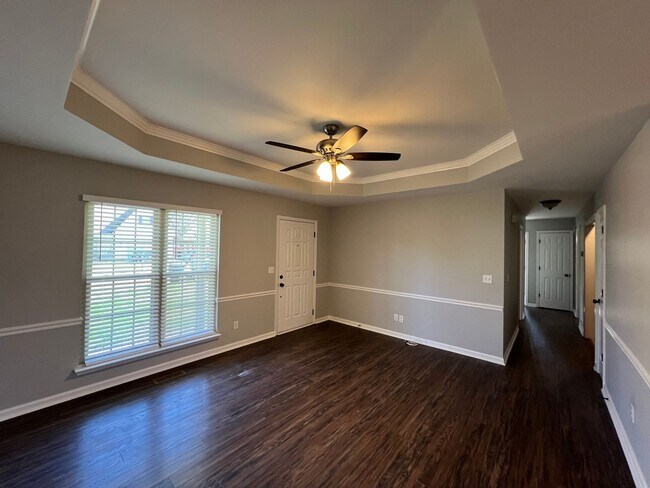 Foto del edificio - Available Now! 3 BR 2 Bath Home - Fenced i...