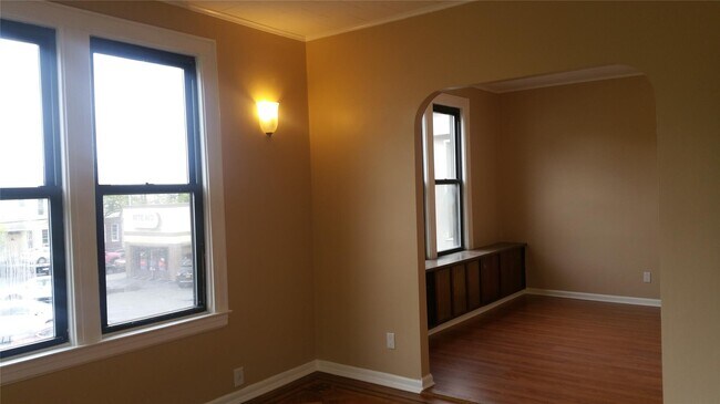 Foto del edificio - 2115F Grove St