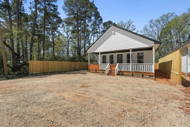 Building Photo - 210 Canary St