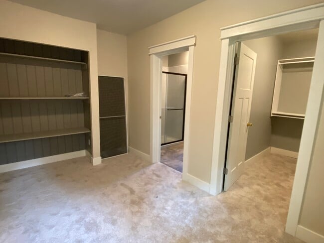 Building Photo - 644 Perrin Ave