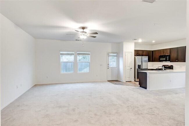 Foto del edificio - 7706 Poppy Petal Dr