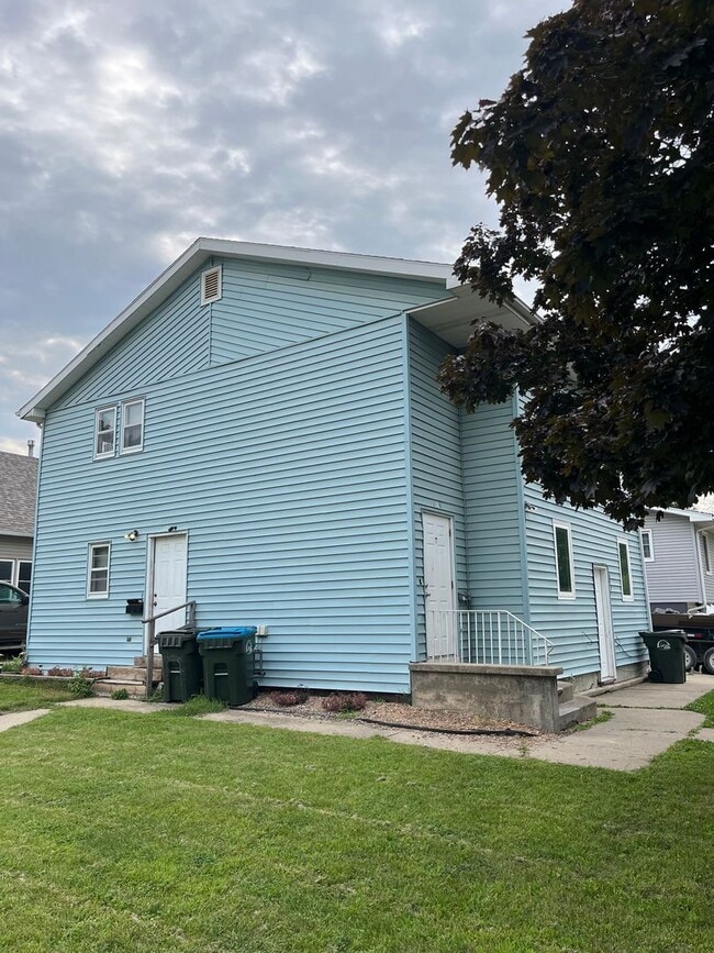 Building Photo - 1402 S 24th St