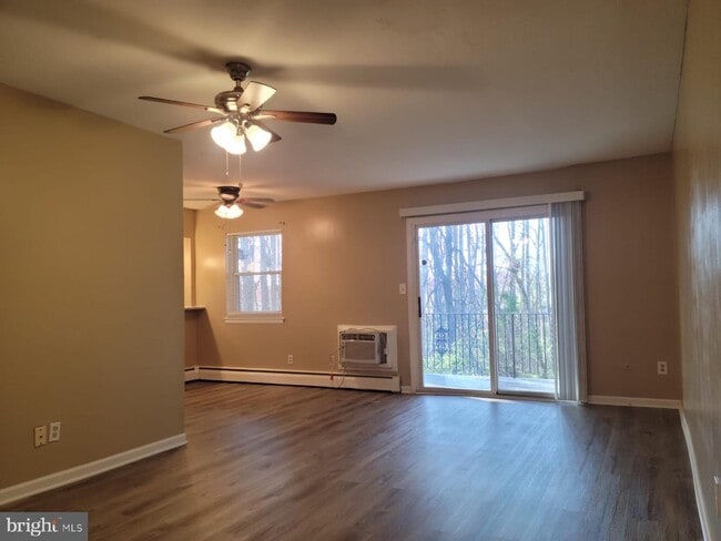 Building Photo - 208 Garnet Dr