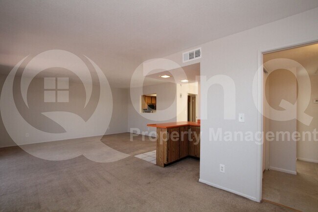 Foto del edificio - 744 W Oxford Dr