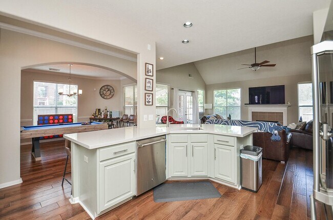 Building Photo - 3654 Royal Royce Dr