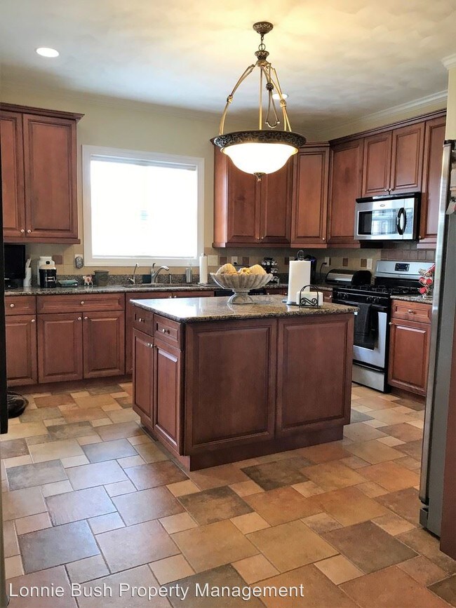 Building Photo - 5 br, 4.5 bath House - 1310 Telfon Cir