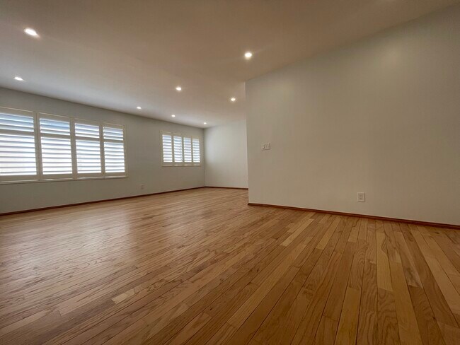 Foto del edificio - 700 Westmount Dr