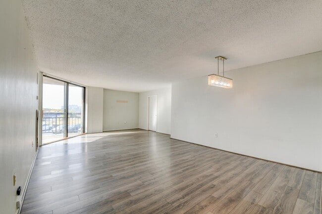 Foto del edificio - 232 Harmon Cove Tower