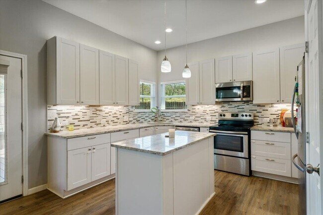 Foto del edificio - 306 Songwood Dr