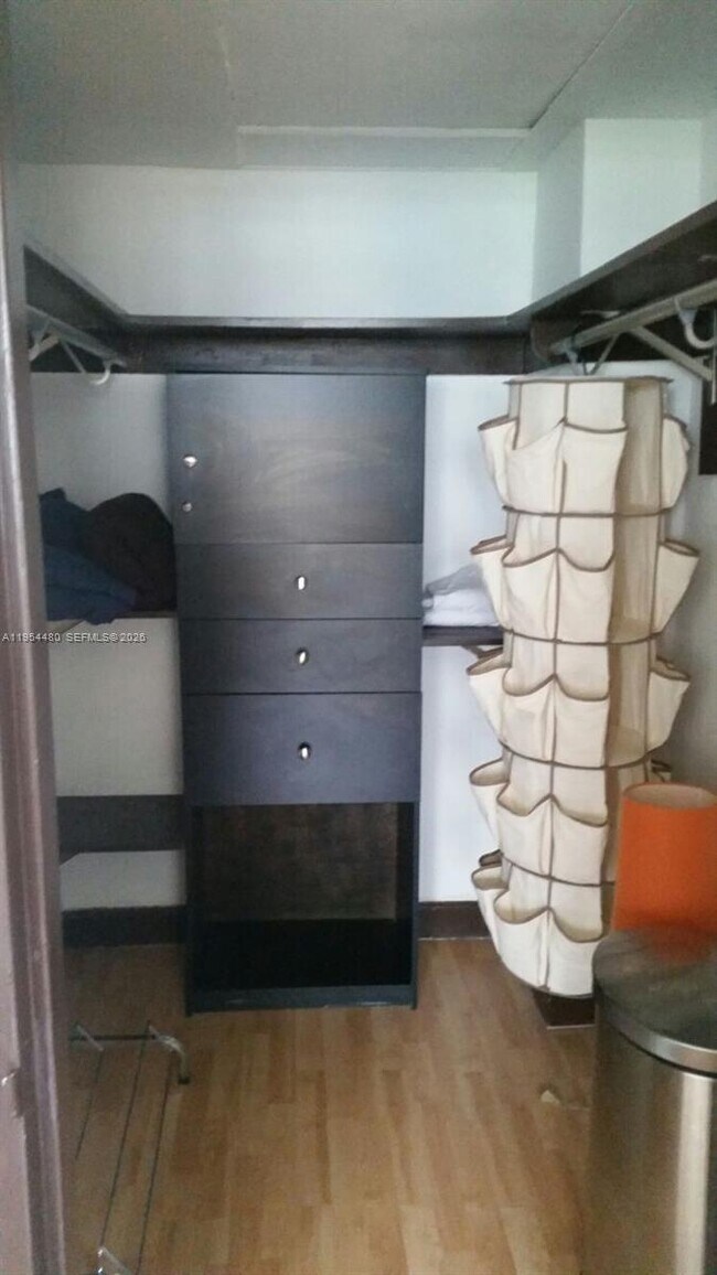 Building Photo - 1500 Bay Rd