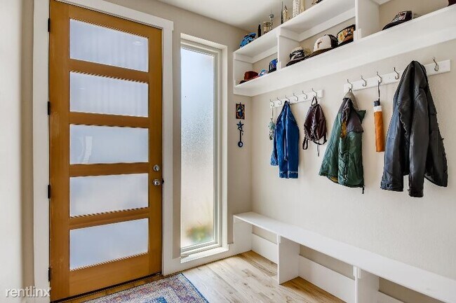 Building Photo - 3 br, 2.5 bath Townhome - 2446 S Bannock St