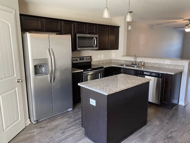 Foto del edificio - Spacious and well kept 2 bedroom home