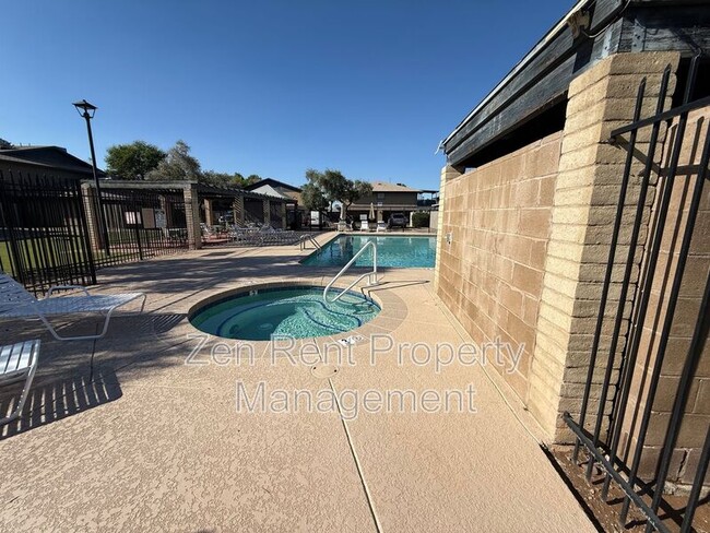 Building Photo - 286 W Palomino Dr