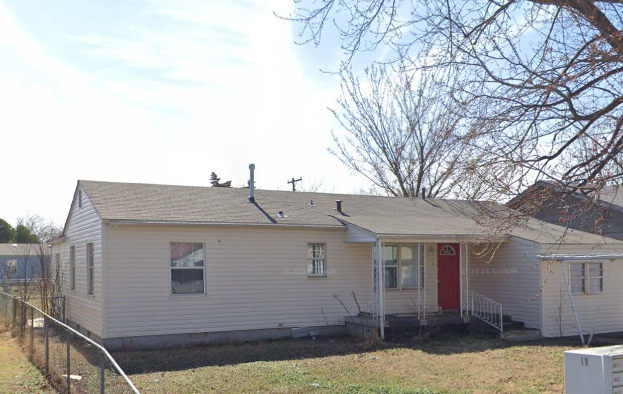 Primary Photo - 1810 NW Lindy Ave