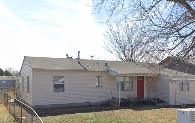 Building Photo - 1810 NW Lindy Ave