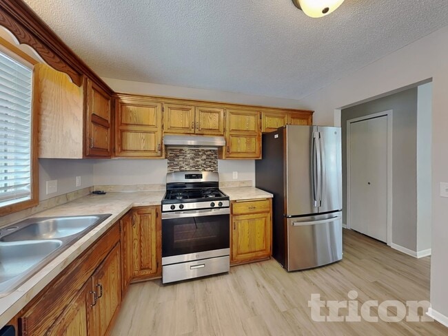 Building Photo - 8301 Thomas Ave N