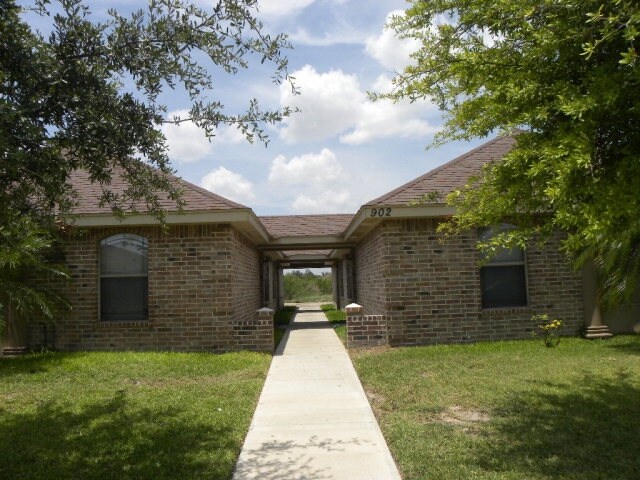 Building Photo - 902 W Emerald Dr