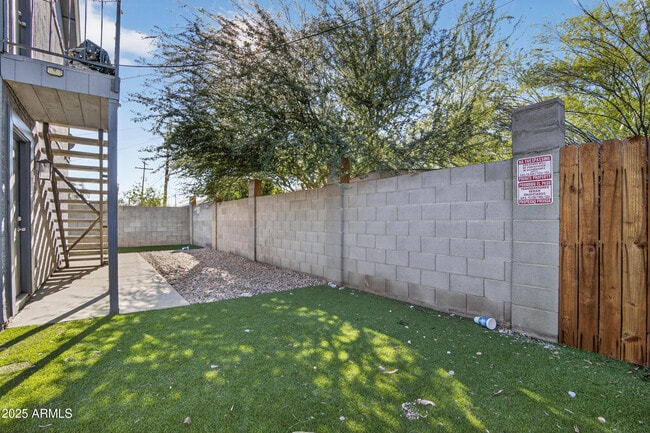 Building Photo - 1110 N 10th St