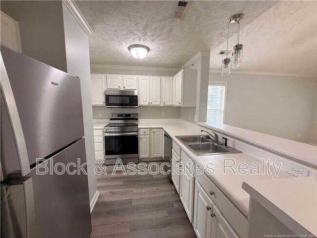 Foto del edificio - 3342 Harbour Pointe Pl