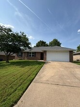 Building Photo - 3955 W Eaglecrest St