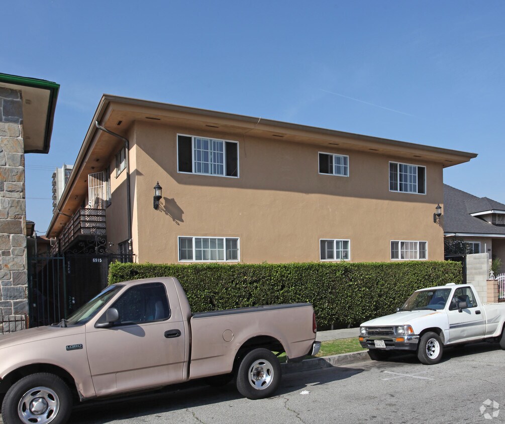 Primary Photo - 6915 Templeton St