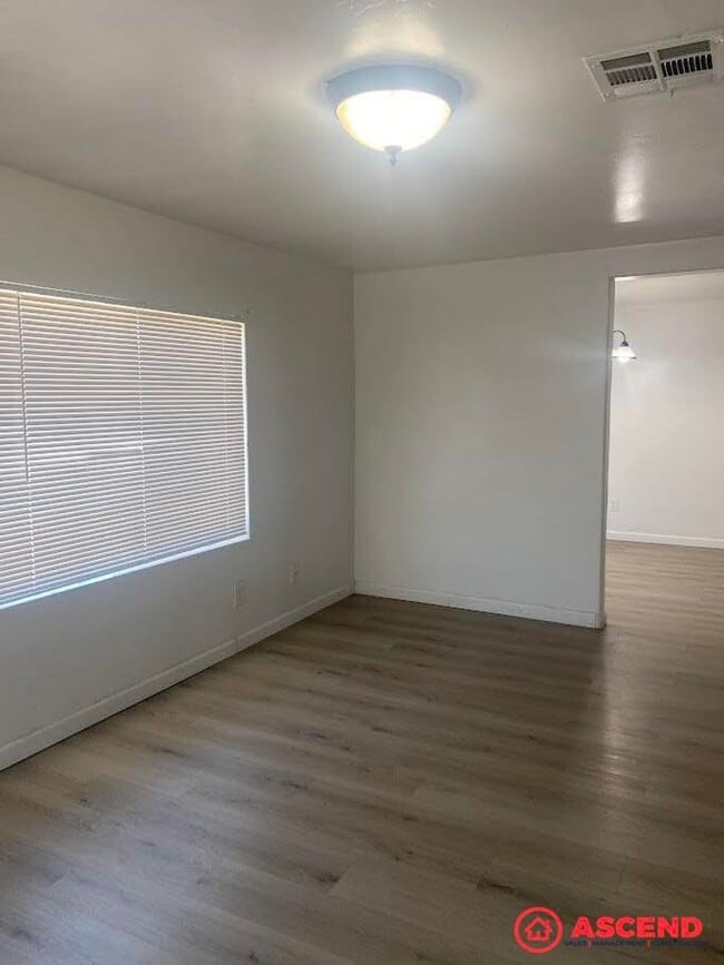 Building Photo - 201 E 1st St