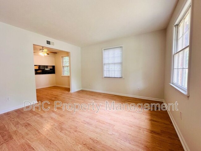 Building Photo - 1235 Kings Mountain Ct