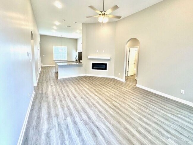 Foto del edificio - Now Leasing a 5-bedroom 3 bath home in Hor...