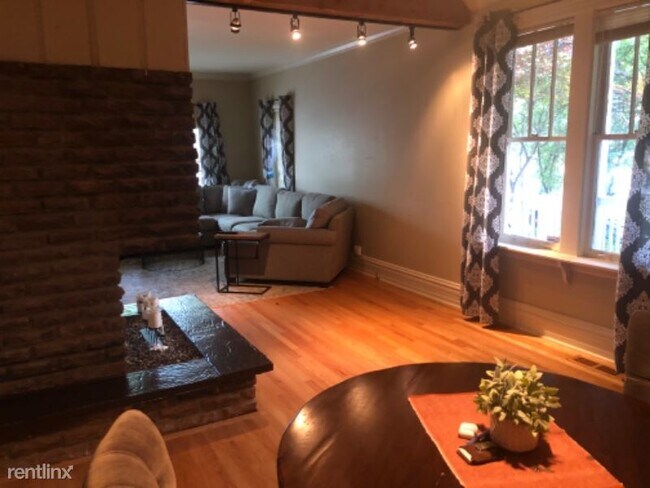 Foto del edificio - 1146 W Wellington Ave