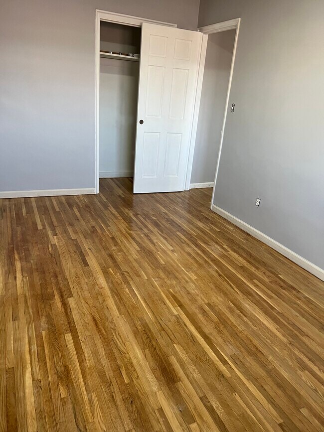 Foto del edificio - 4215 E Tremont Ave