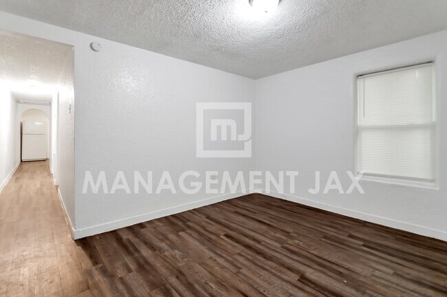 Building Photo - 1629 W 31st St