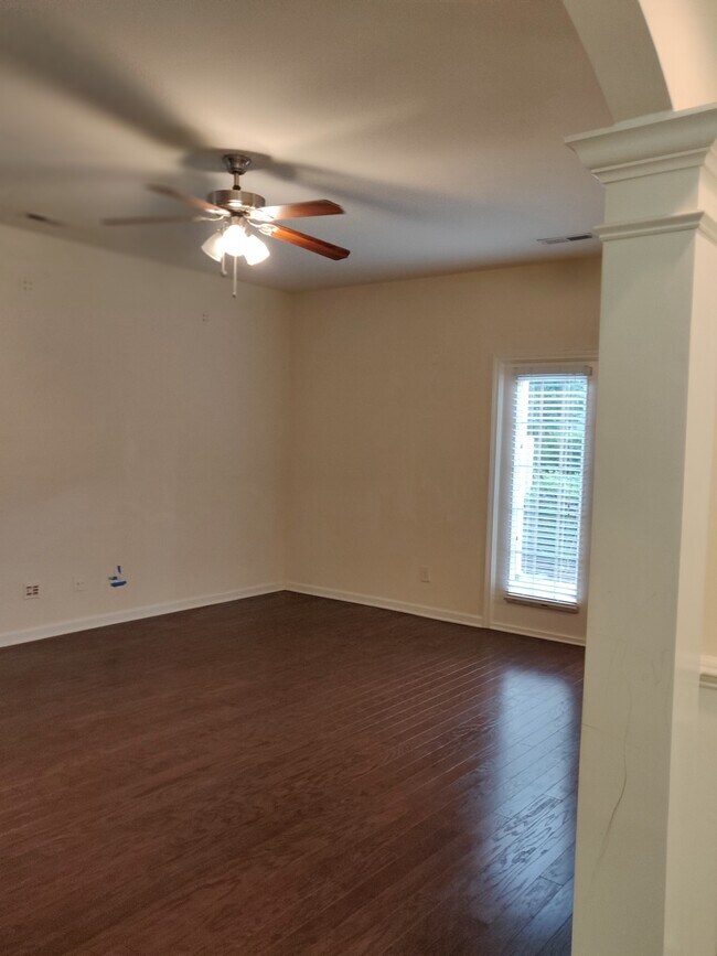 Foto del edificio - 432 Manchester Park Ln
